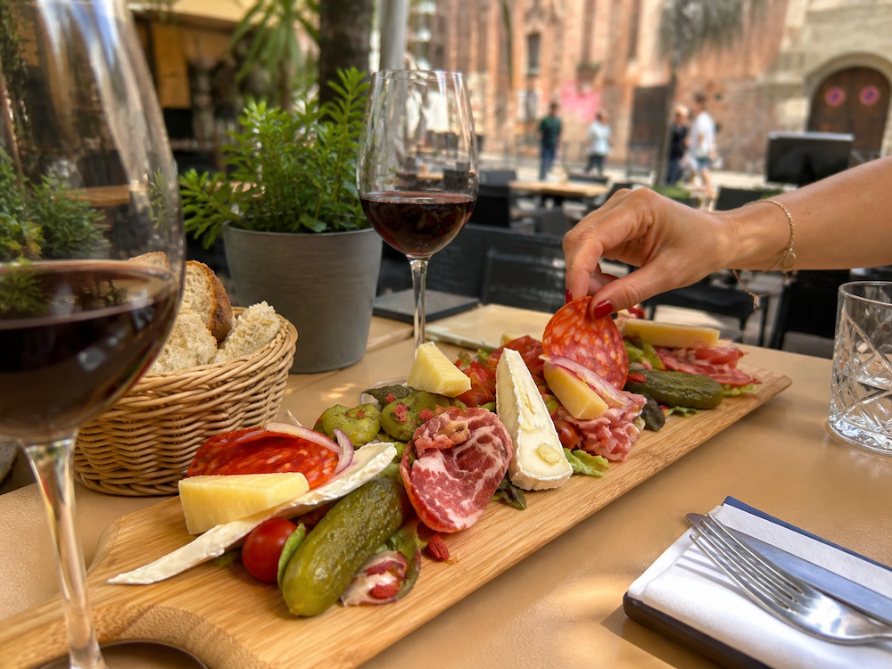 Plateau de charcuterie et fromage du restaurant Les Jardins de l'Archevêché à Albi